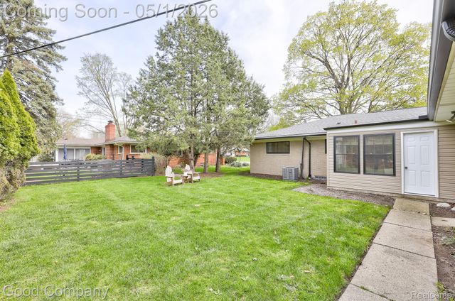 31729 Mayfair Lane, Beverly Hills Village, MI 48025