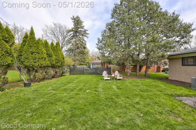 31729 Mayfair Lane, Beverly Hills Village, MI 48025