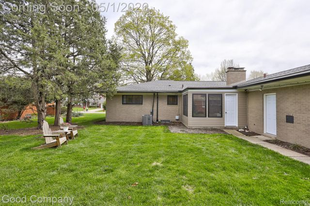 31729 Mayfair Lane, Beverly Hills Village, MI 48025