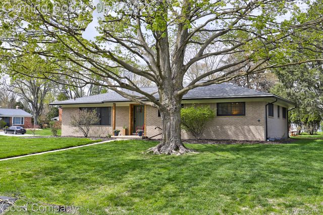31729 Mayfair Lane, Beverly Hills Village, MI 48025