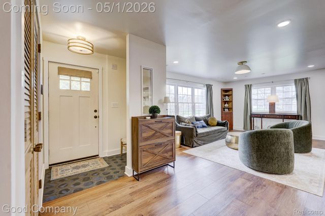 31729 Mayfair Lane, Beverly Hills Village, MI 48025