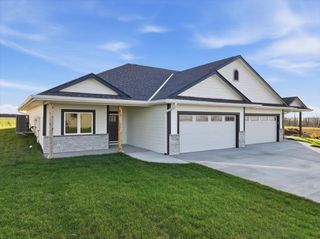 212 ST. ANDREWS Loop, Malvern, IA 51551