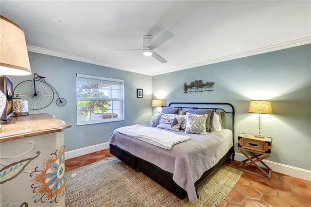 911 Giralda CT, Marco Island, FL 34145