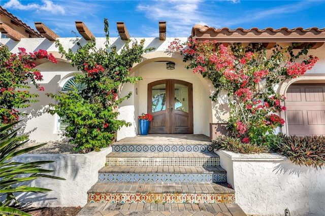 911 Giralda CT, Marco Island, FL 34145