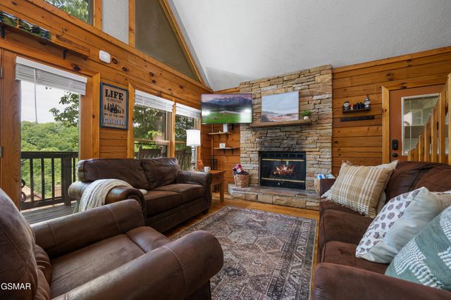 3629 Country Pines Way, Sevierville, TN 37876