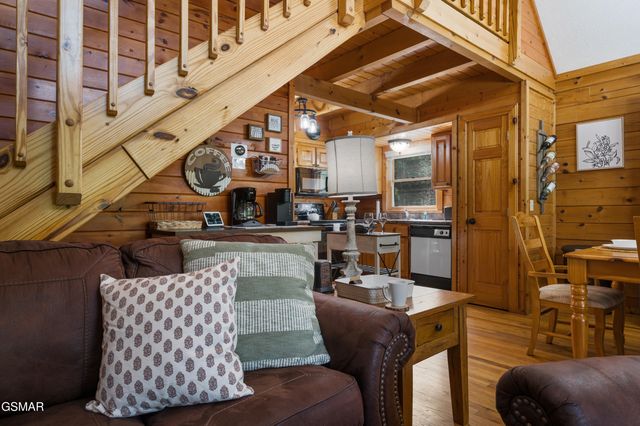 3629 Country Pines Way, Sevierville, TN 37876