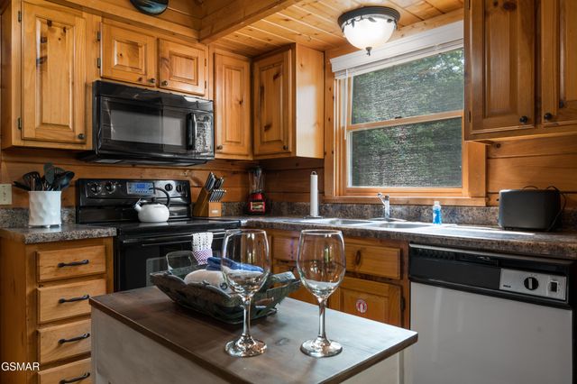 3629 Country Pines Way, Sevierville, TN 37876