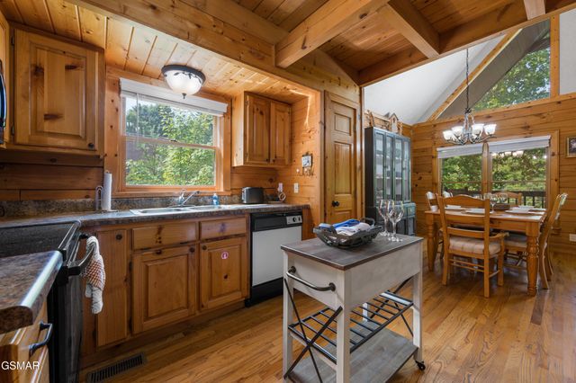 3629 Country Pines Way, Sevierville, TN 37876