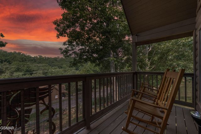 3629 Country Pines Way, Sevierville, TN 37876