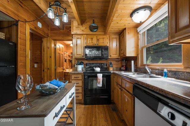 3629 Country Pines Way, Sevierville, TN 37876