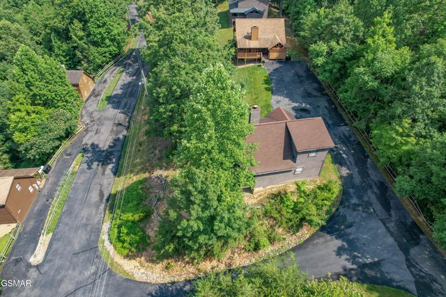 3629 Country Pines Way, Sevierville, TN 37876