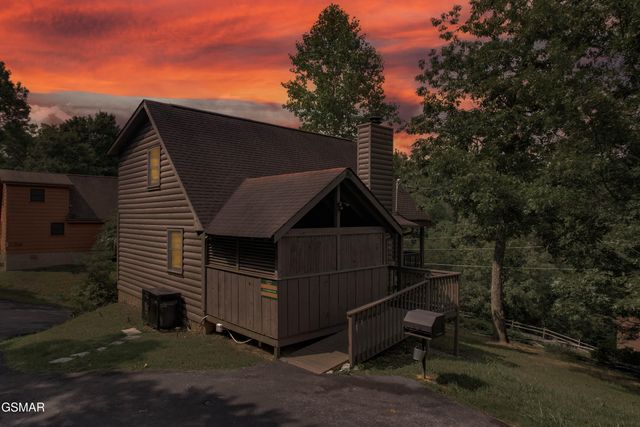 3629 Country Pines Way, Sevierville, TN 37876