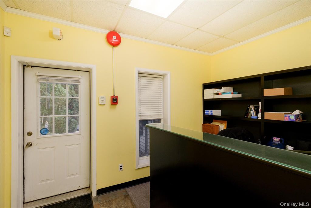 100 S Jersey 35, Setauket, NY 11733 — photo 2