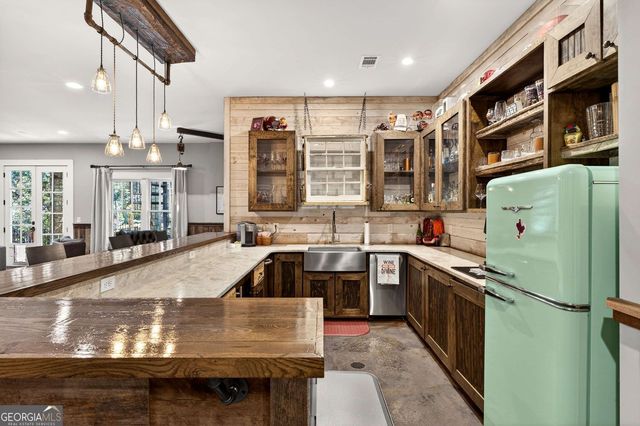 52 Woodstock Road, Roswell, GA 30075