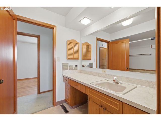 13937 Nw SPRINGVILLE Rd, Portland, OR 97229