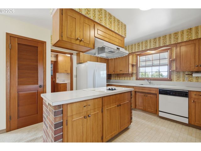 13937 Nw SPRINGVILLE Rd, Portland, OR 97229