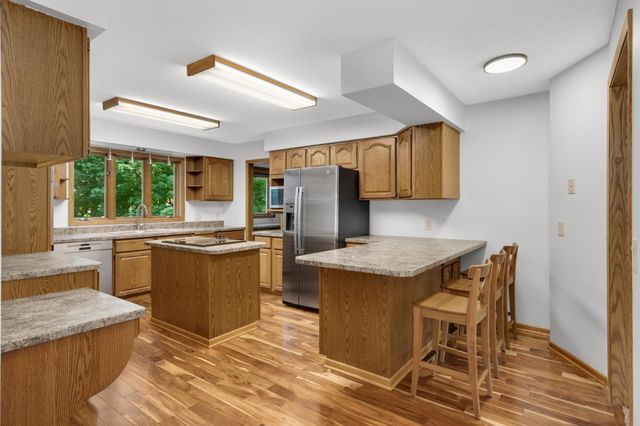 2064 Pin Oak Drive, Eagan, MN 55122