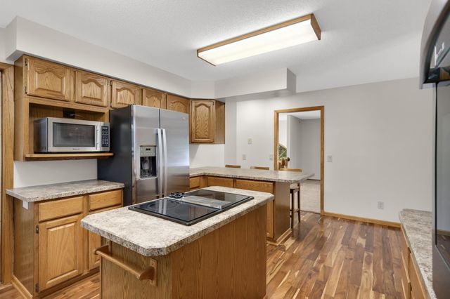2064 Pin Oak Drive, Eagan, MN 55122