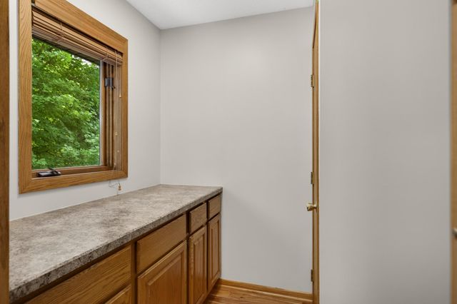 2064 Pin Oak Drive, Eagan, MN 55122