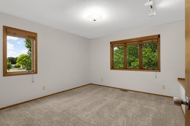 2064 Pin Oak Drive, Eagan, MN 55122