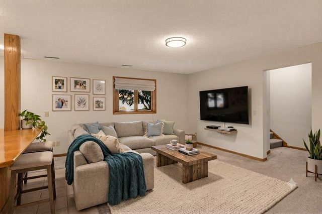 2064 Pin Oak Drive, Eagan, MN 55122