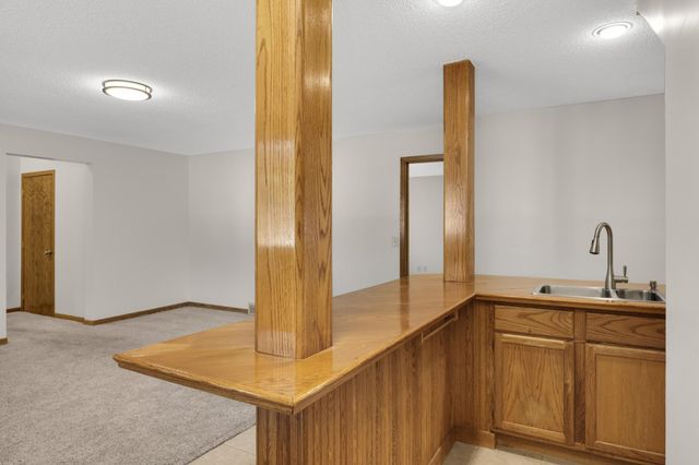 2064 Pin Oak Drive, Eagan, MN 55122