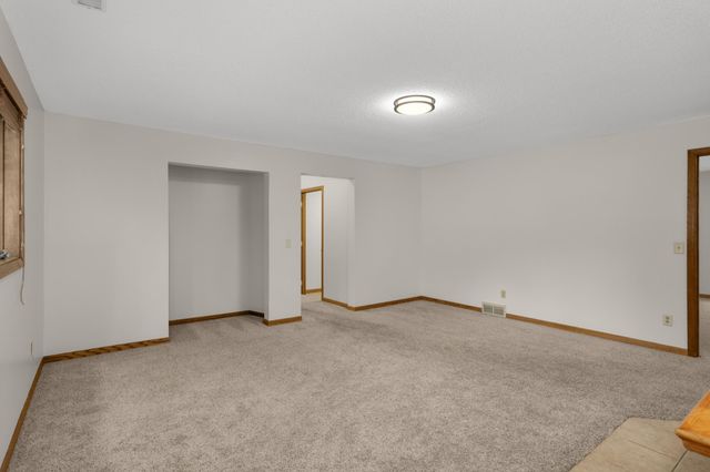 2064 Pin Oak Drive, Eagan, MN 55122