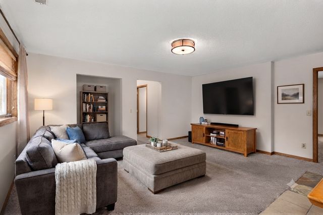 2064 Pin Oak Drive, Eagan, MN 55122