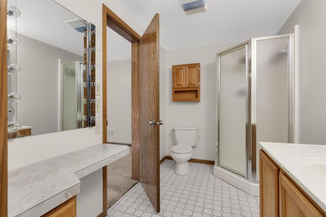 2064 Pin Oak Drive, Eagan, MN 55122