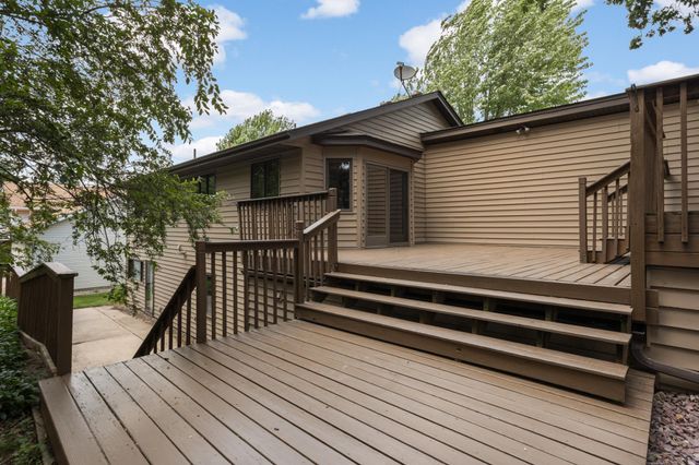 2064 Pin Oak Drive, Eagan, MN 55122
