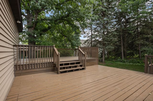 2064 Pin Oak Drive, Eagan, MN 55122