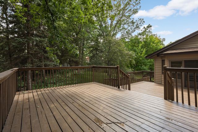 2064 Pin Oak Drive, Eagan, MN 55122