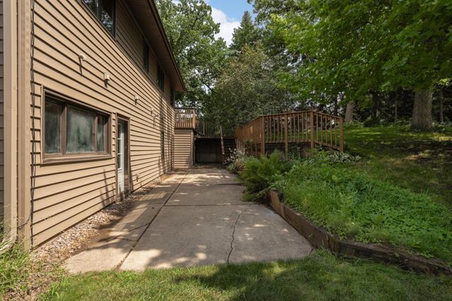 2064 Pin Oak Drive, Eagan, MN 55122
