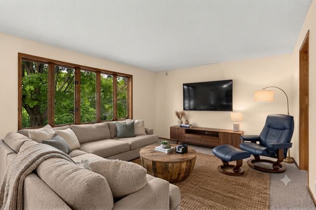 2064 Pin Oak Drive, Eagan, MN 55122