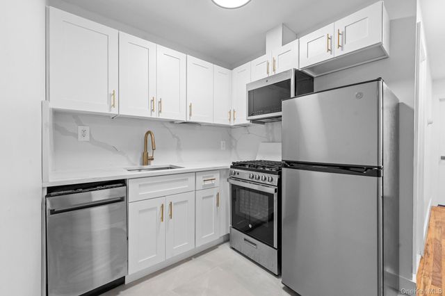 83-32 159 Street, Jamaica Hills, NY 11432