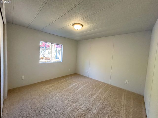 37600 SUNSET St, Sandy, OR 97055