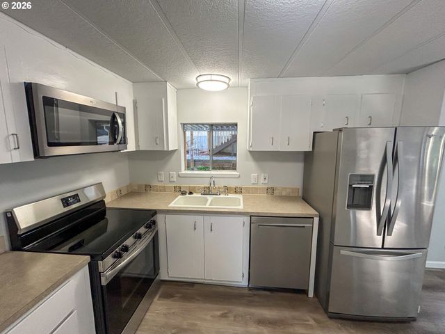 37600 SUNSET St, Sandy, OR 97055