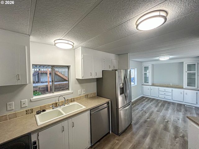 37600 SUNSET St, Sandy, OR 97055