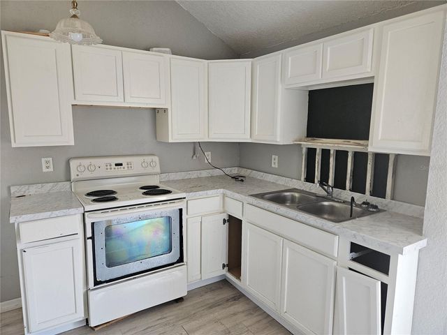 2220 20TH STREET S, St Petersburg, FL 33712