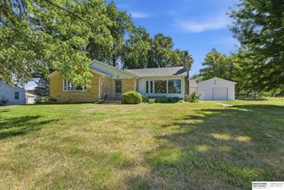 6102 Country Club Road, Omaha, NE 68152
