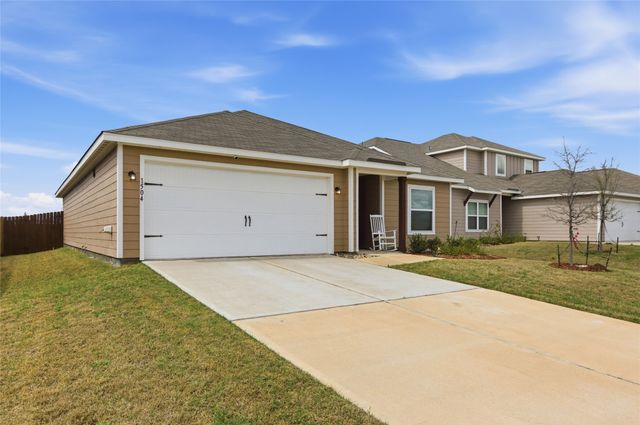 1504 Garfield Drive, Greenville, TX 75401