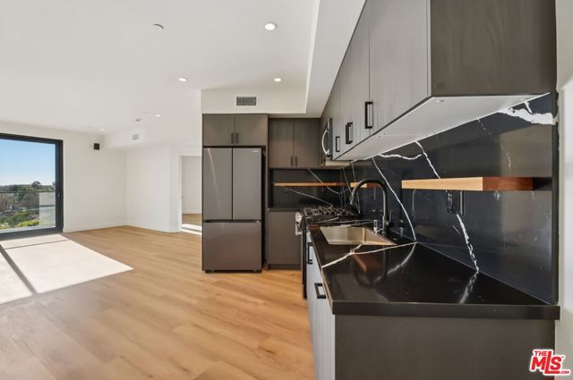 1110 S Spaulding Avenue PH6, Los Angeles, CA 90019