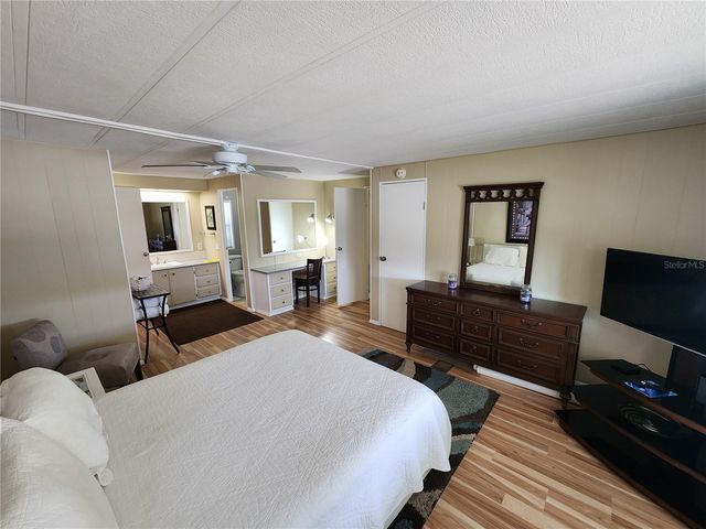 808 53RD AVENUE E 223, Bradenton, FL 34203