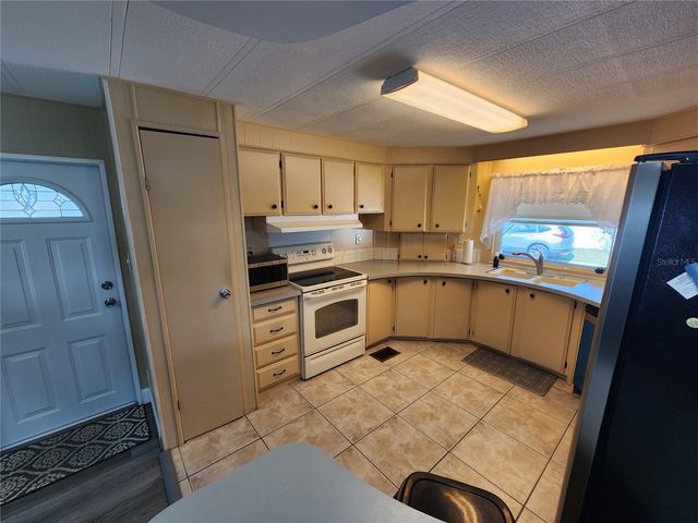 808 53RD AVENUE E 223, Bradenton, FL 34203