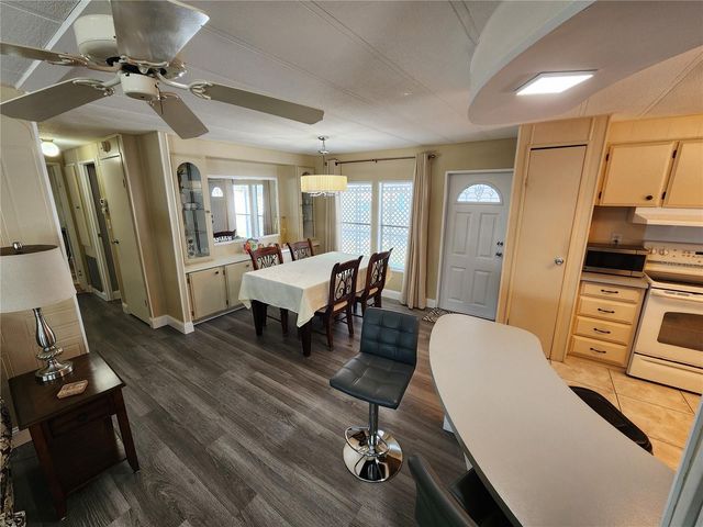 808 53RD AVENUE E 223, Bradenton, FL 34203