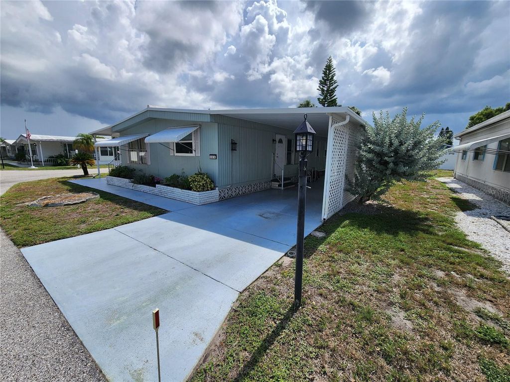 Image 2 of property listing at 808 53RD AVENUE E 223, Bradenton, FL 34203