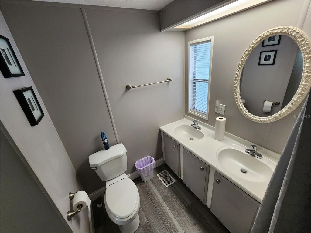 Image 15 of property listing at 808 53RD AVENUE E 223, Bradenton, FL 34203