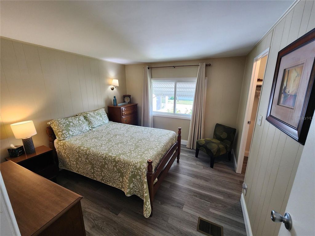 Image 16 of property listing at 808 53RD AVENUE E 223, Bradenton, FL 34203