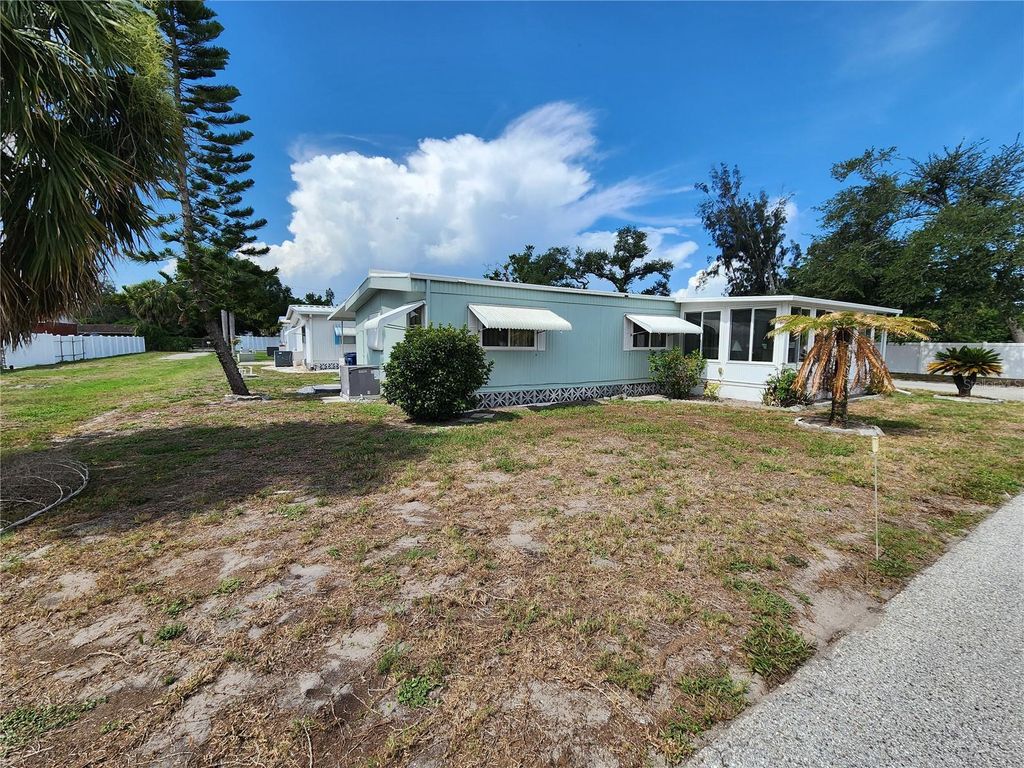 Image 3 of property listing at 808 53RD AVENUE E 223, Bradenton, FL 34203