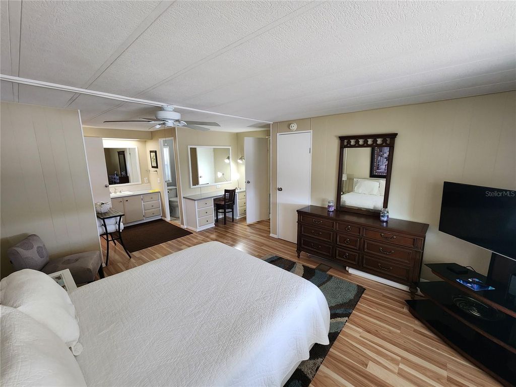 Image 21 of property listing at 808 53RD AVENUE E 223, Bradenton, FL 34203